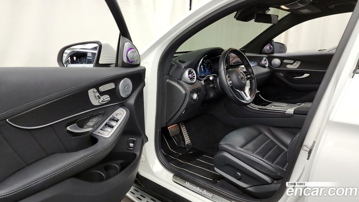 Mercedes-Benz GLC-Class 2023