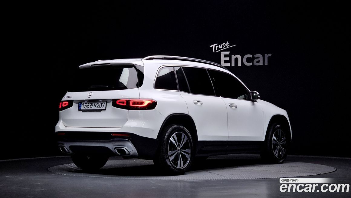 Mercedes-Benz GLB-Class 2023