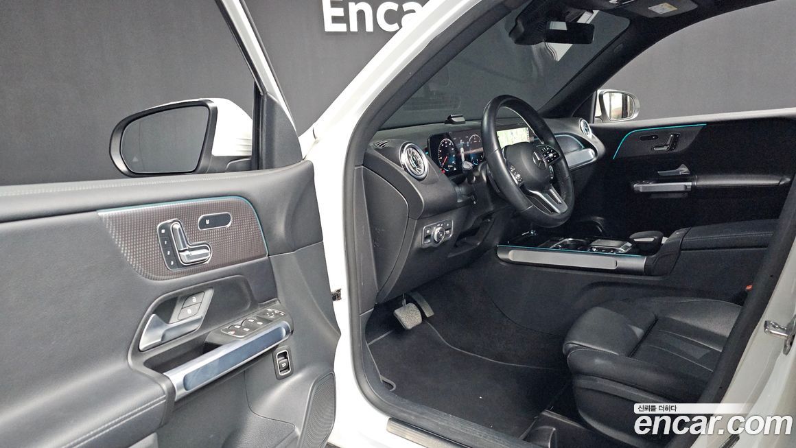 Mercedes-Benz GLB-Class 2023