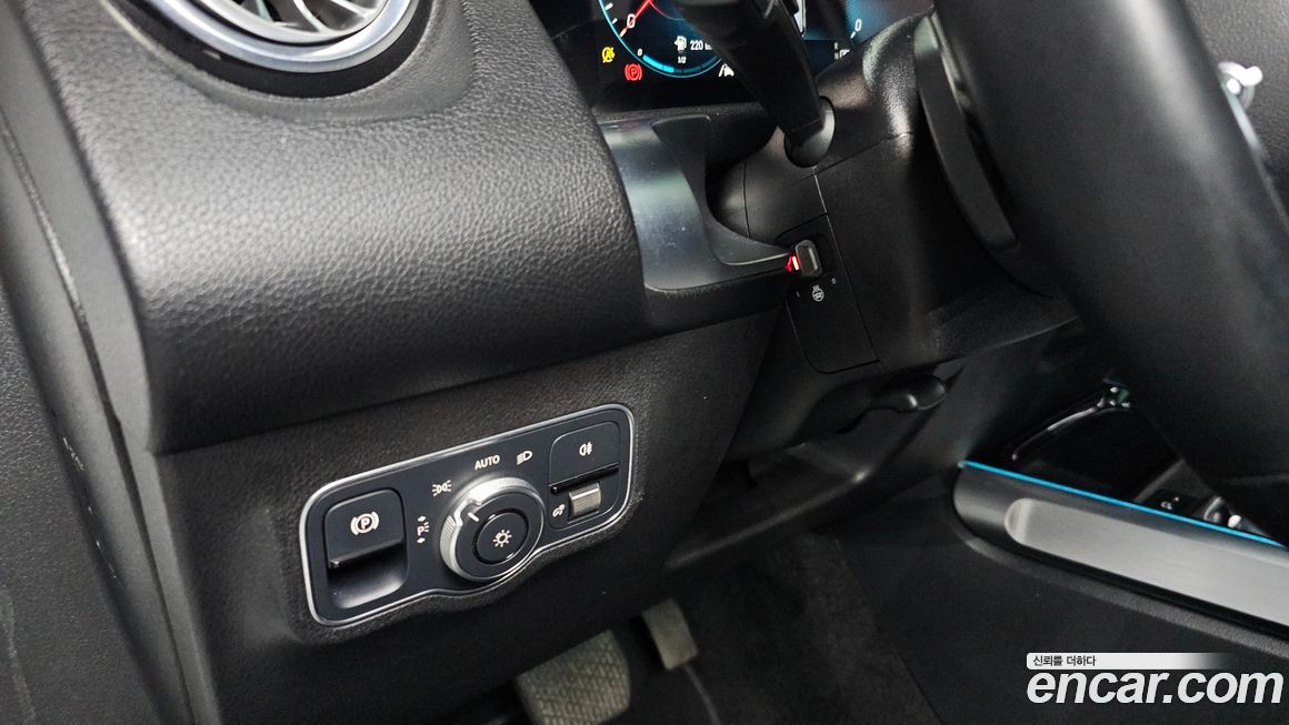 Mercedes-Benz GLB-Class 2023