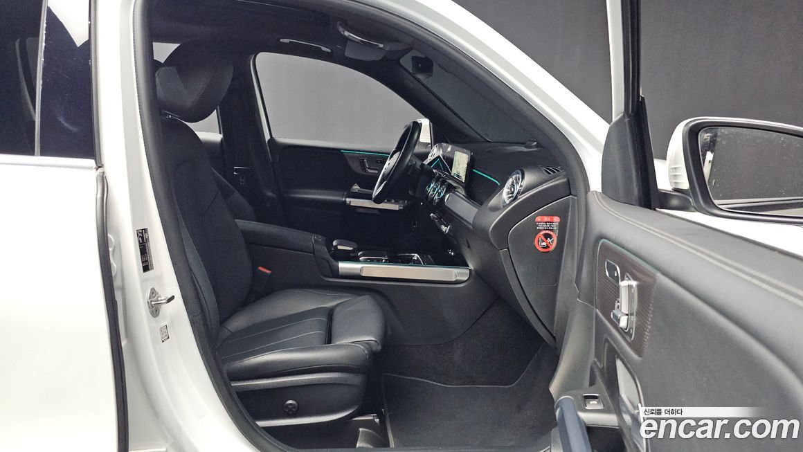 Mercedes-Benz GLB-Class 2023