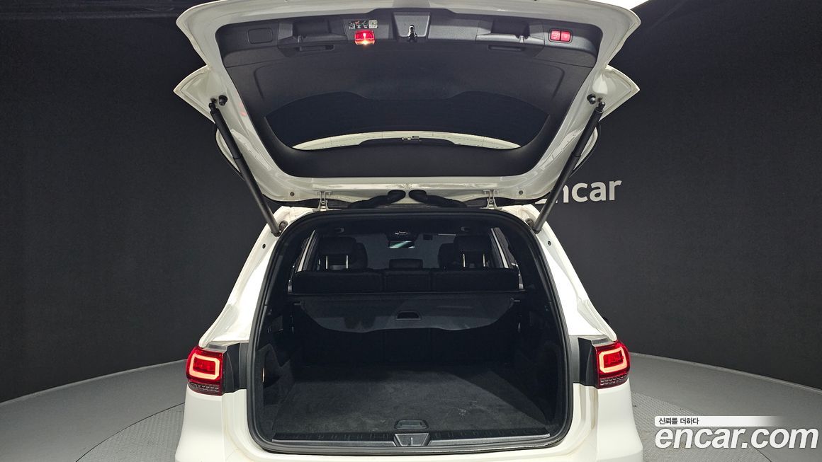 Mercedes-Benz GLB-Class 2023