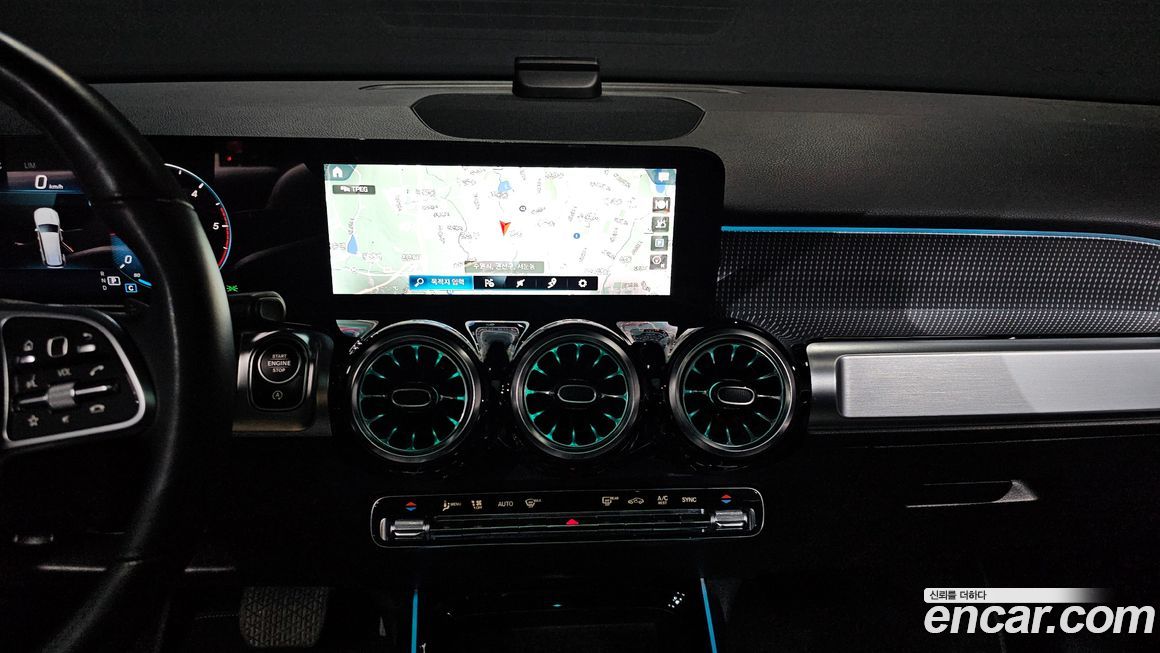 Mercedes-Benz GLB-Class 2023