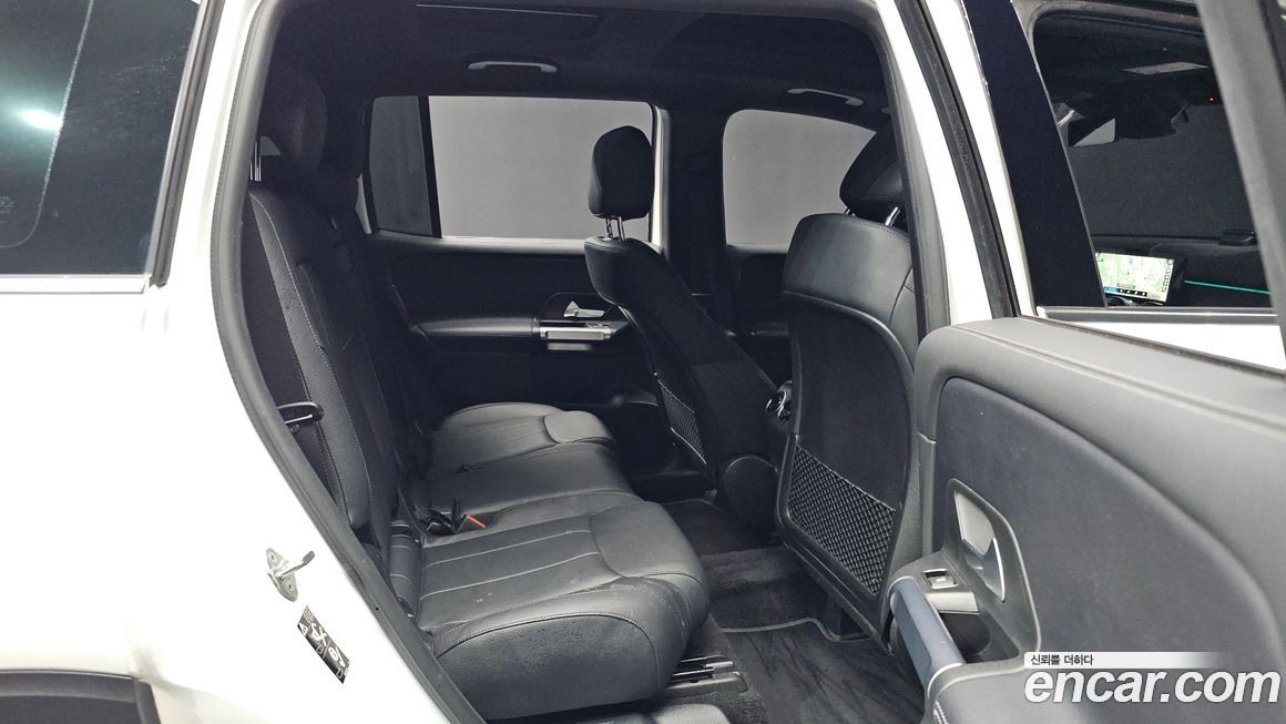 Mercedes-Benz GLB-Class 2023