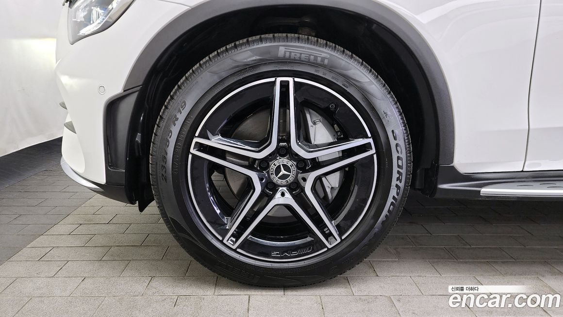 Mercedes-Benz GLC-Class 2023