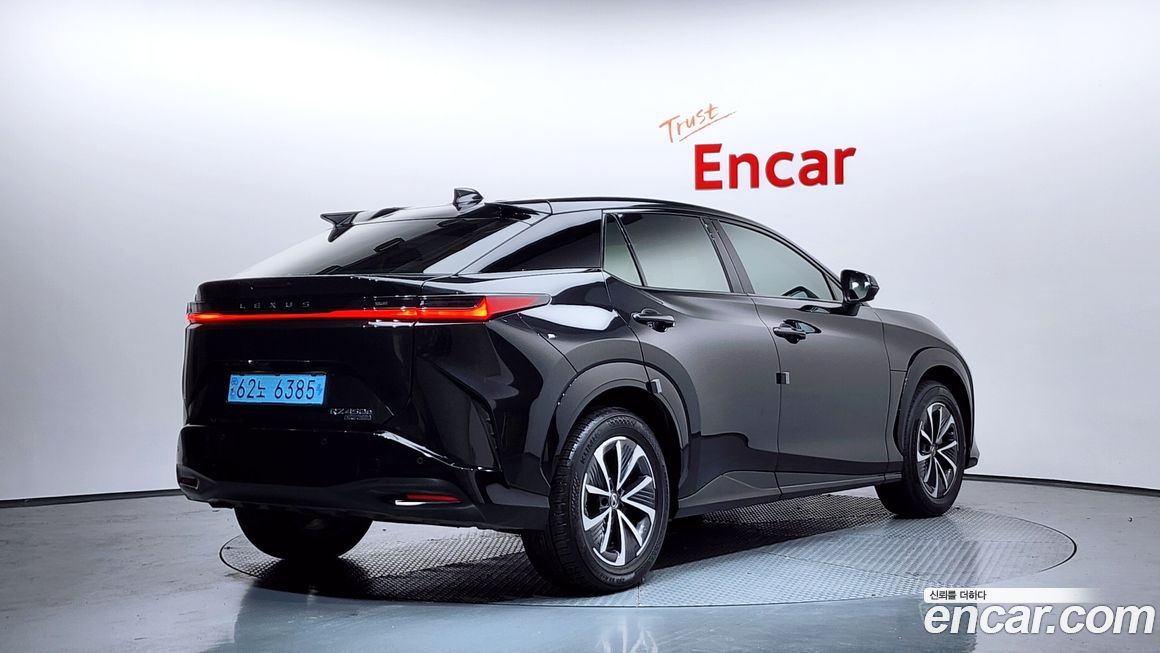 Lexus RZ 2023