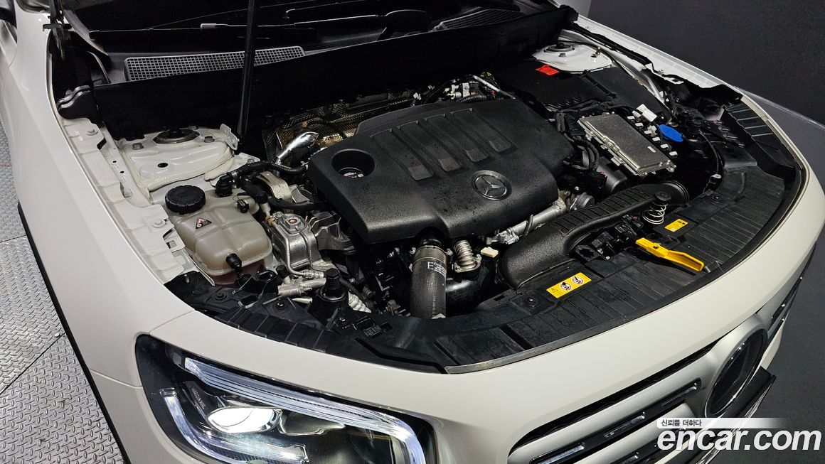 Mercedes-Benz GLB-Class 2023