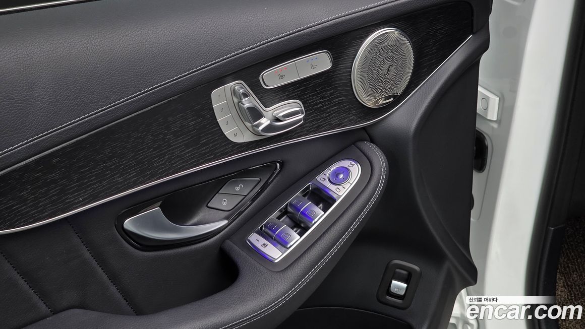 Mercedes-Benz GLC-Class 2023