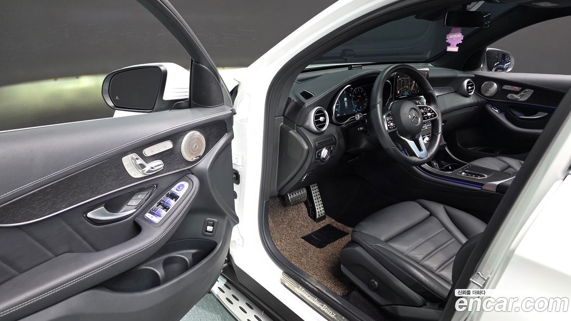 Mercedes-Benz GLC-Class 2023