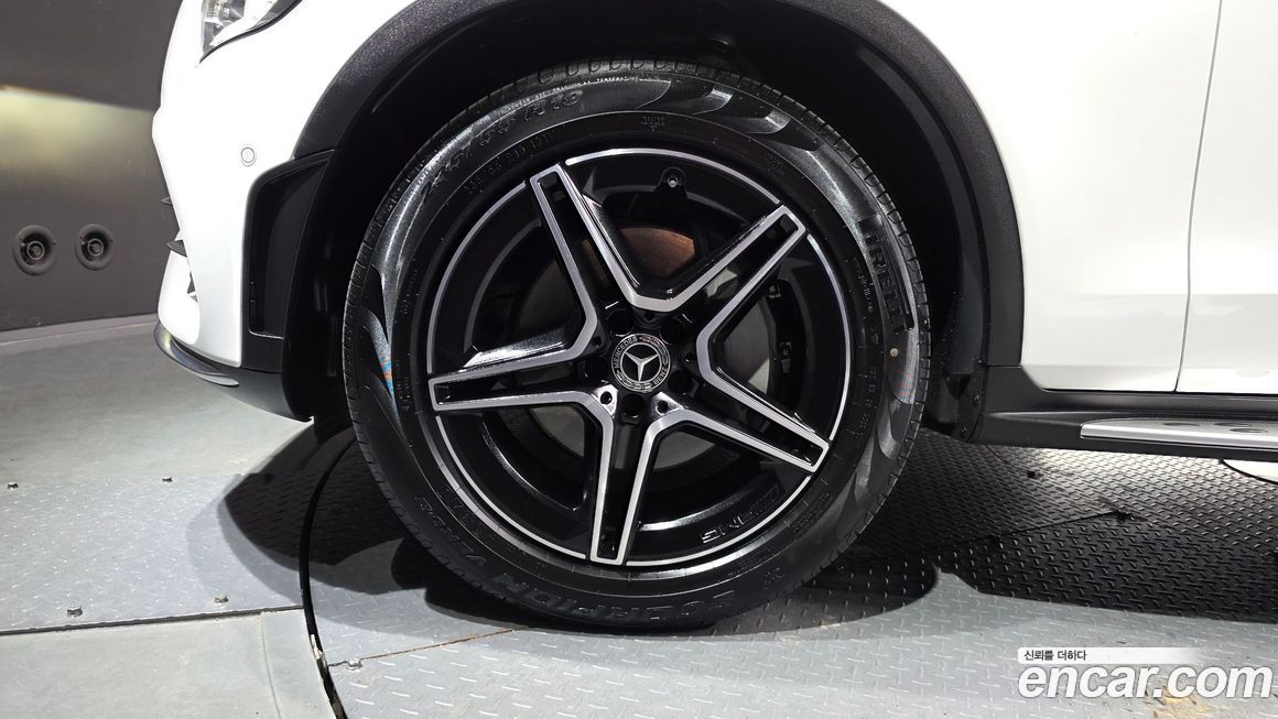 Mercedes-Benz GLC-Class 2023