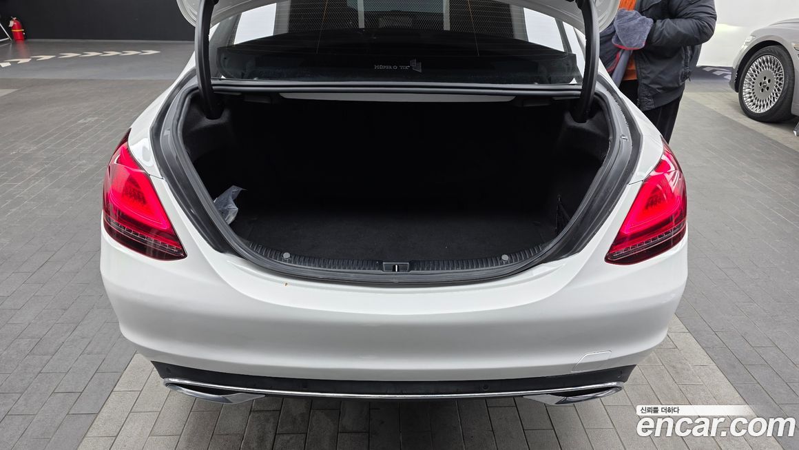 Mercedes-Benz C-Class 2020