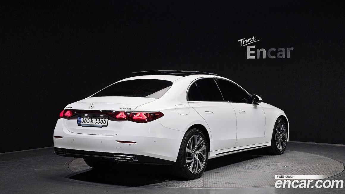 Mercedes-Benz E-Class 2024