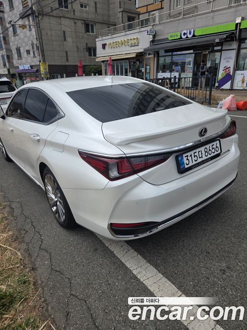 Lexus ES 2026