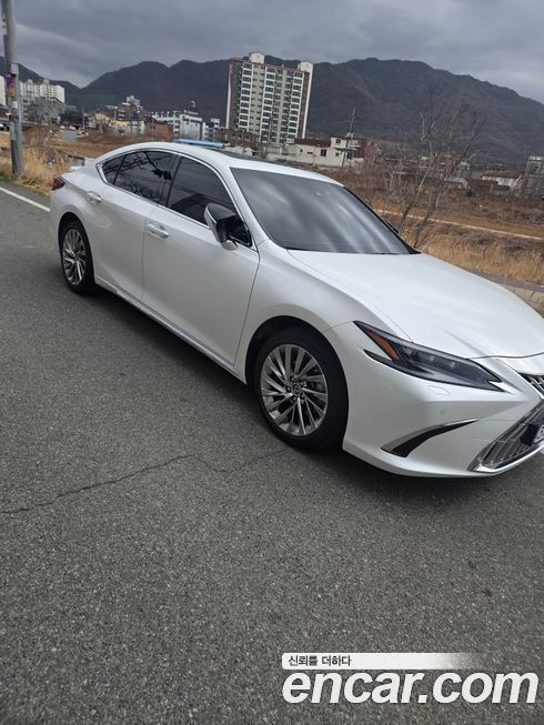 Lexus ES 2026