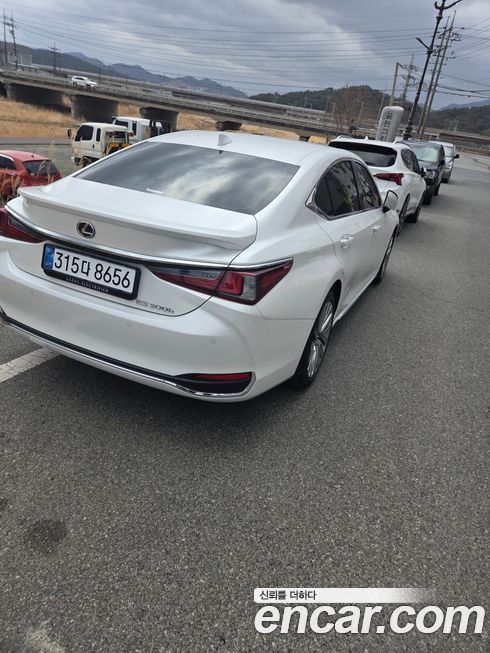 Lexus ES 2026