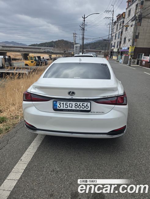 Lexus ES 2026