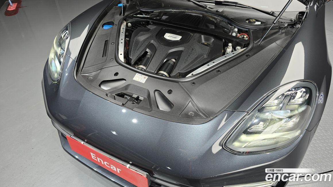 Porsche Panamera 2021