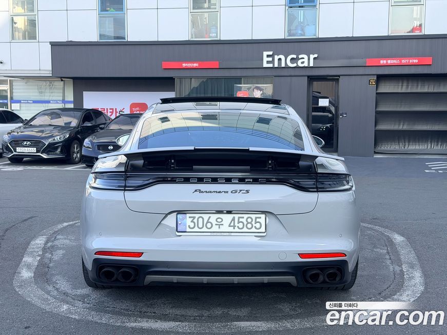 Porsche Panamera 2021