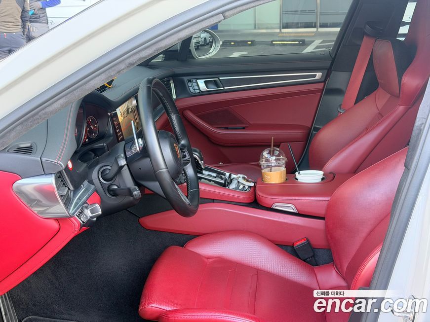 Porsche Panamera 2021