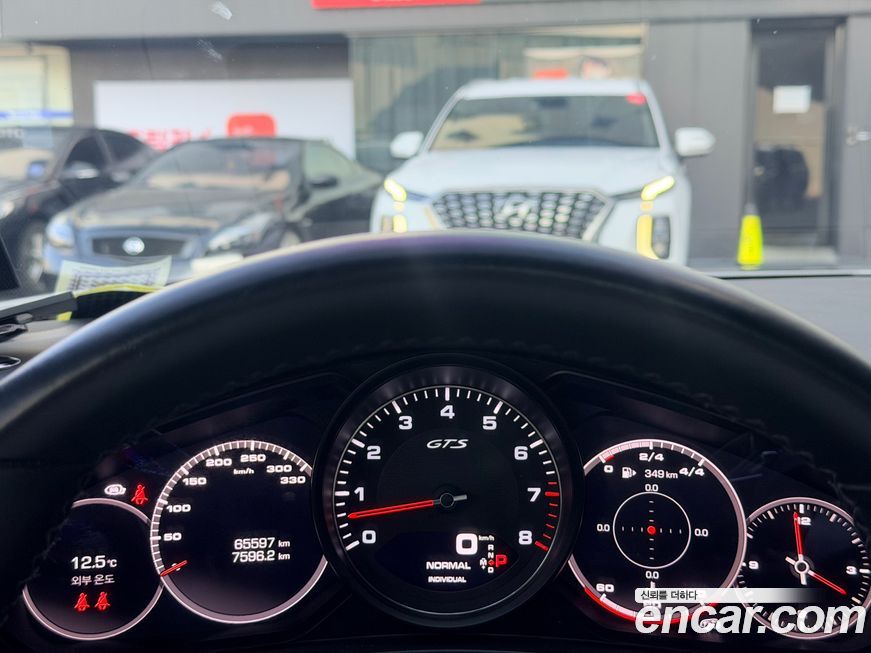 Porsche Panamera 2021