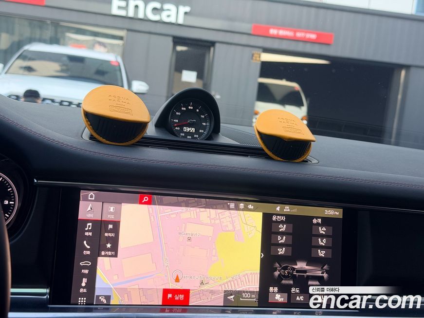 Porsche Panamera 2021