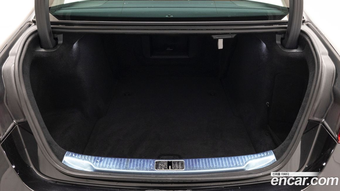 Mercedes-Benz S-Class 2025