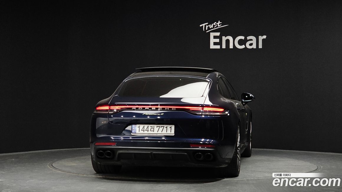 Porsche Panamera 2023
