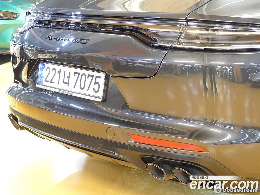 Porsche Panamera 2023