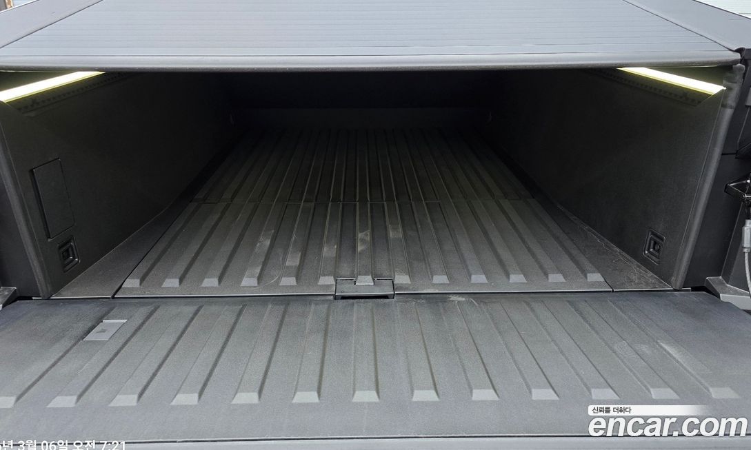 Tesla Cybertruck 2026