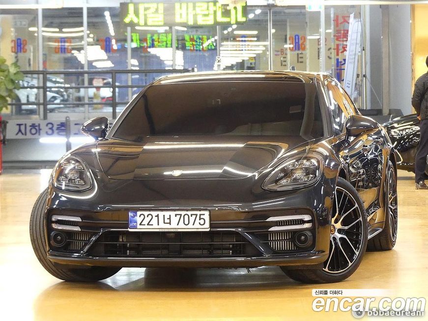 Porsche Panamera 2023