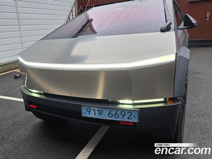 Tesla Cybertruck 2026