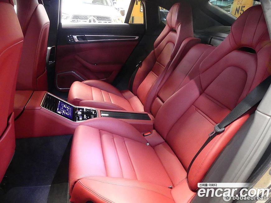 Porsche Panamera 2023