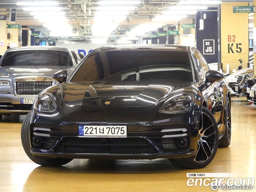 Porsche Panamera 2023