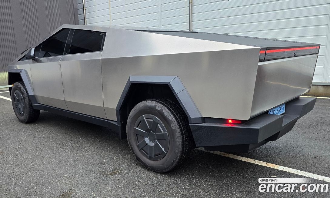 Tesla Cybertruck 2026