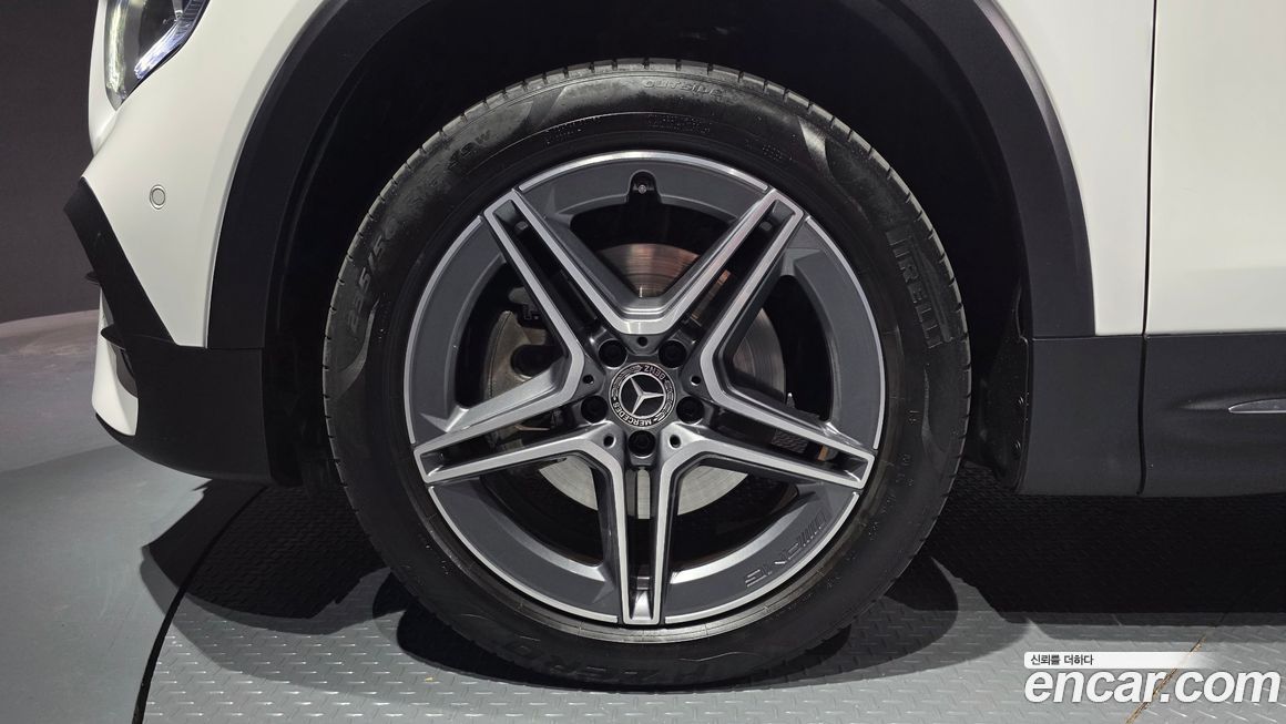 Mercedes-Benz GLB-Class 2021