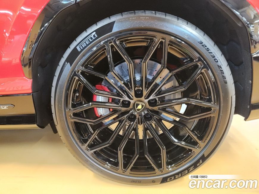 Lamborghini Urus 2025