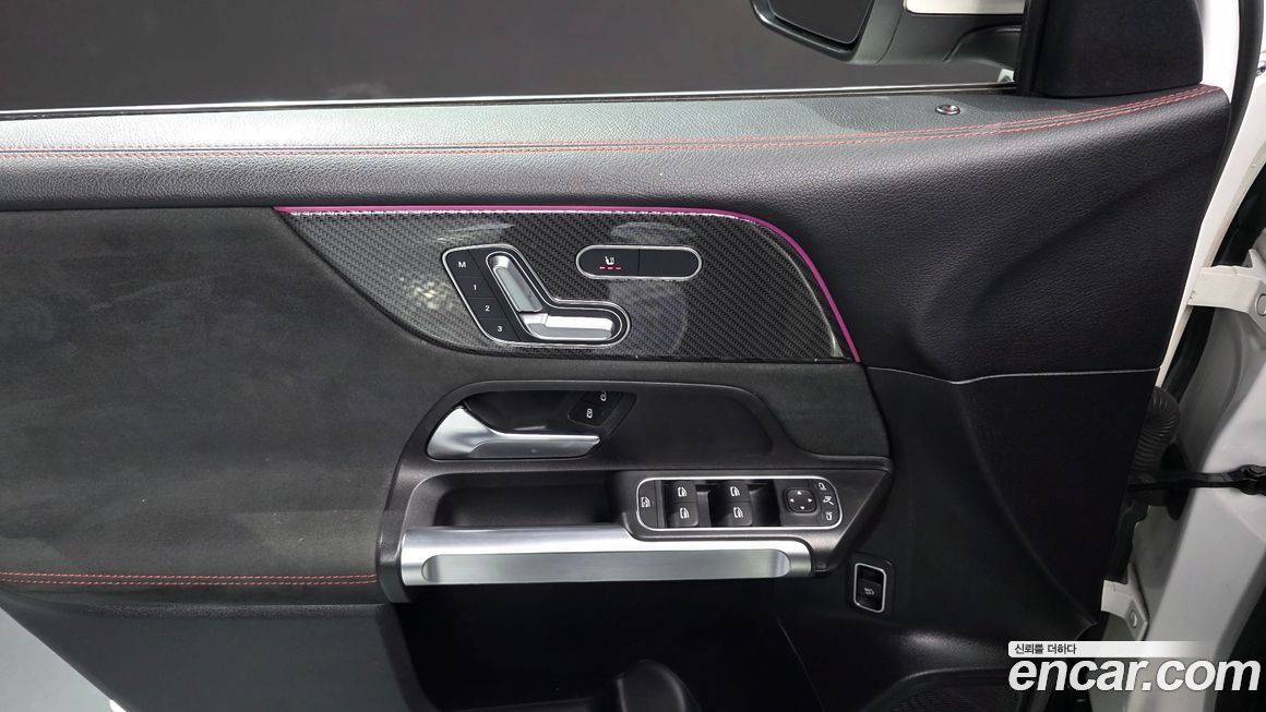 Mercedes-Benz GLB-Class 2021