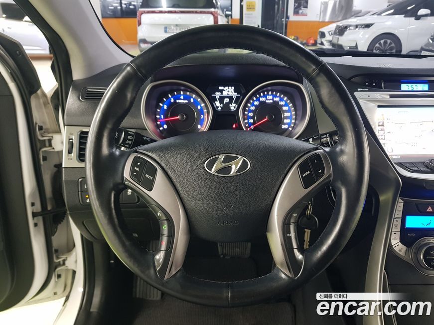 Hyundai AVANTE 2013