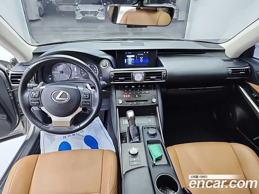 Lexus IS 2018