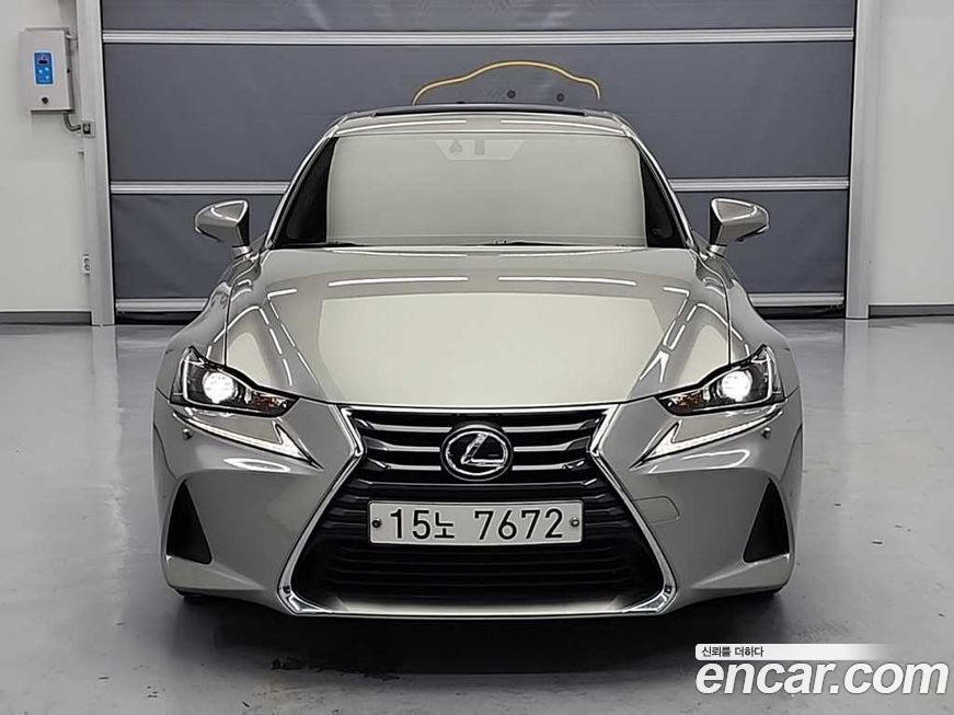 Lexus IS 2018