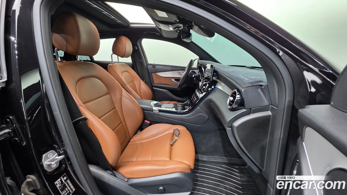 Mercedes-Benz GLC-Class 2021