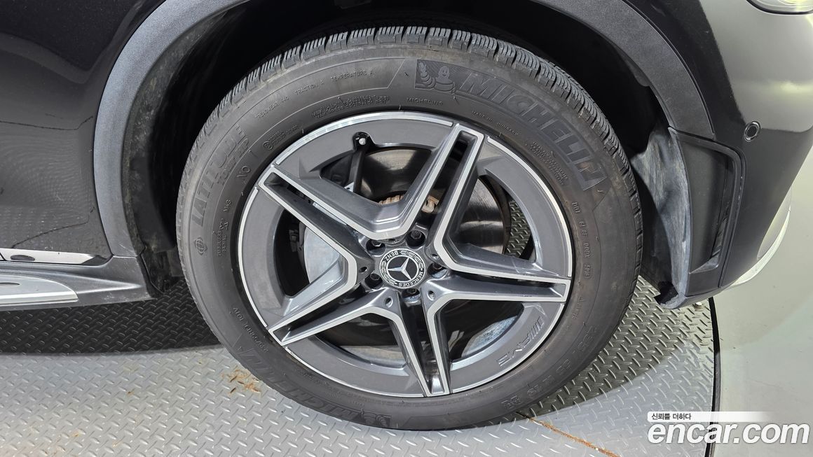 Mercedes-Benz GLC-Class 2021