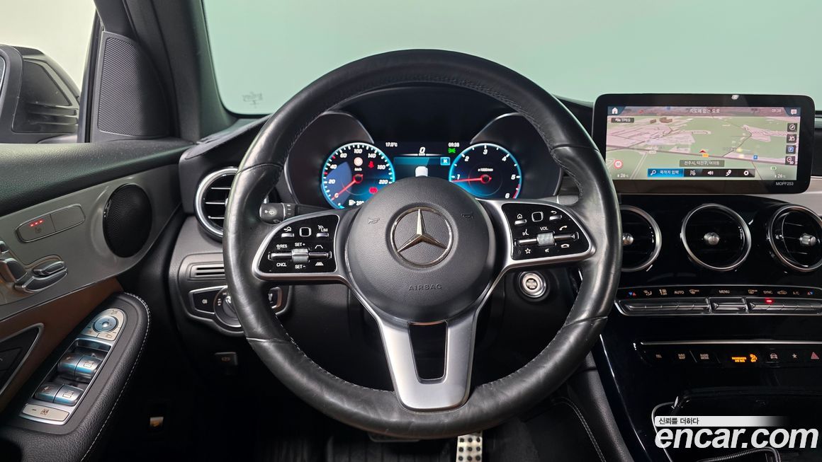 Mercedes-Benz GLC-Class 2021