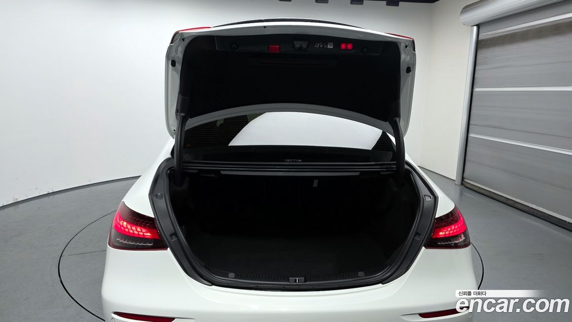 Mercedes-Benz E-Class 2023