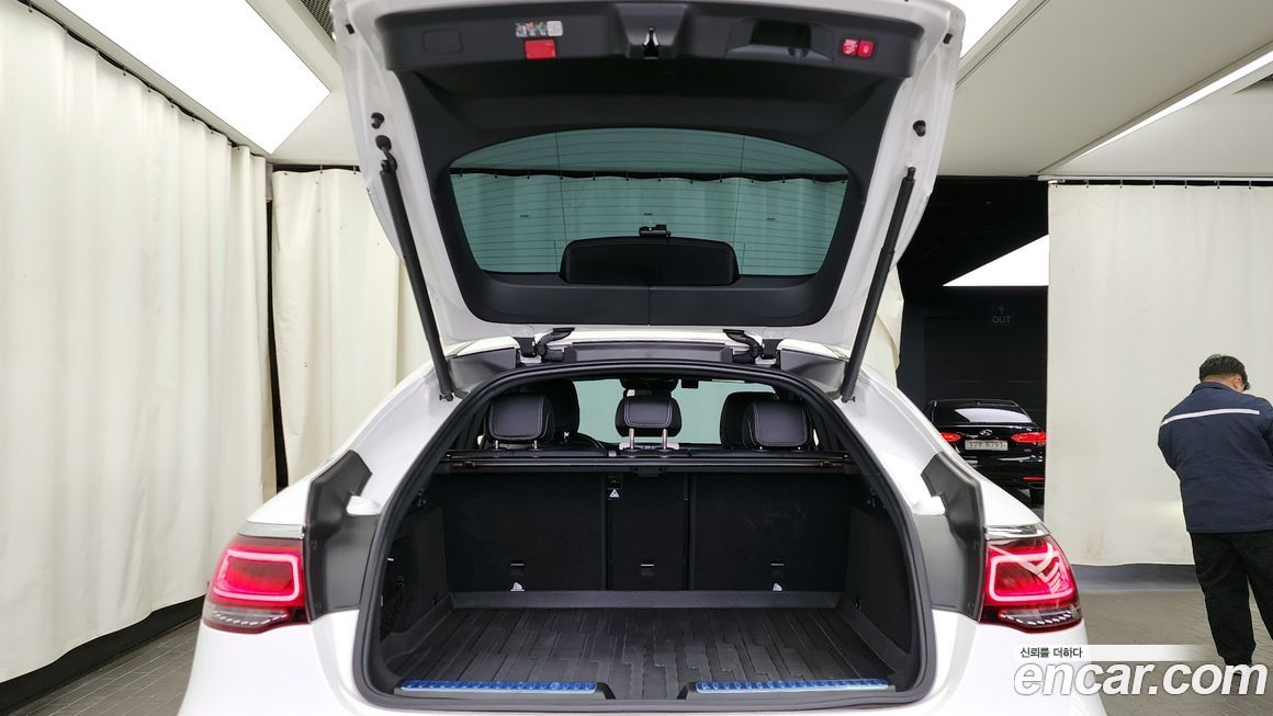 Mercedes-Benz GLC-Class 2023