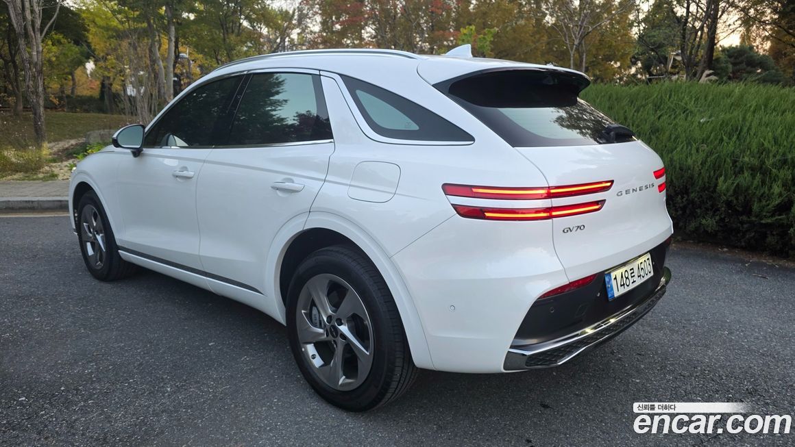 Genesis GV70 2025