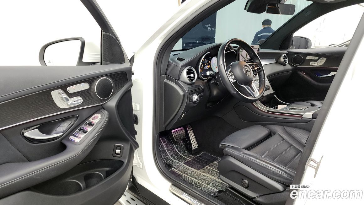 Mercedes-Benz GLC-Class 2023