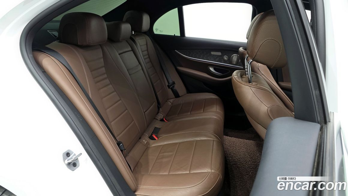 Mercedes-Benz E-Class 2023