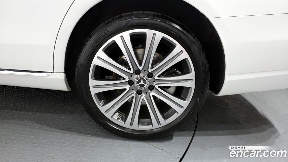 Mercedes-Benz E-Class 2023