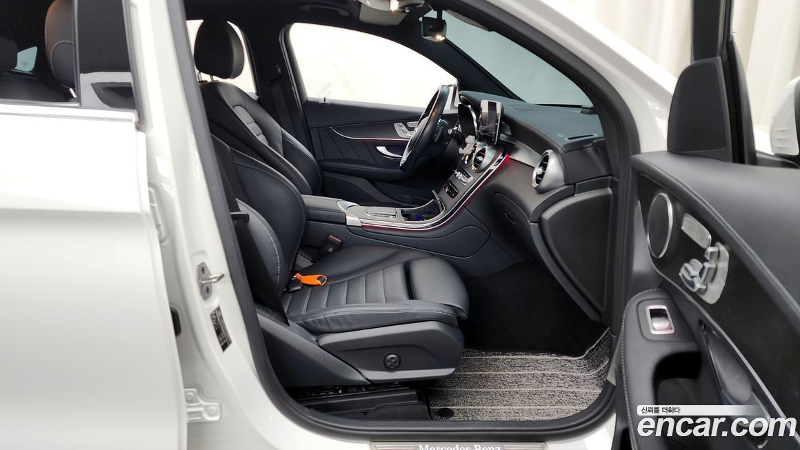 Mercedes-Benz GLC-Class 2023